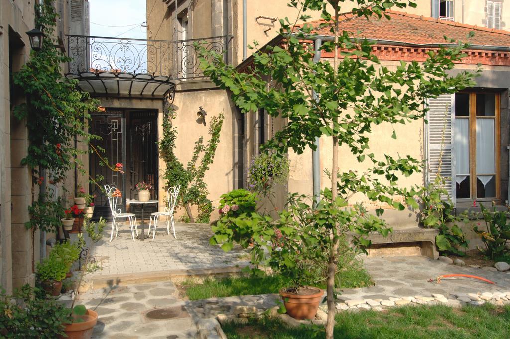Hotel La Maison De Mariecamille Saint-Germain-Lembron Exteriér fotografie
